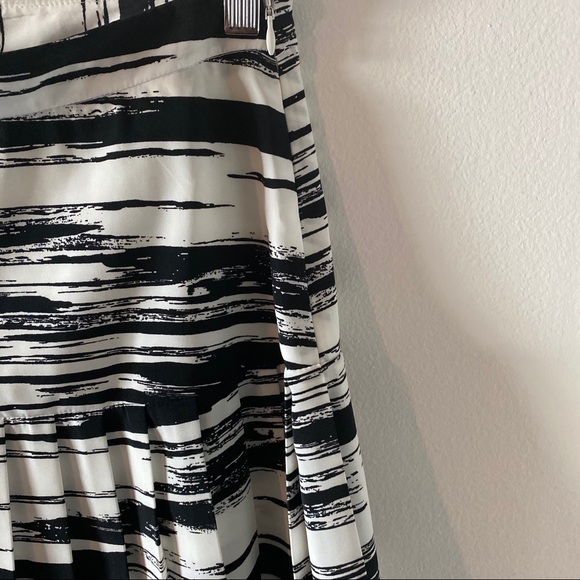 SOLD‼️Banana Republic Pleated skirt - Picture 4 of 4